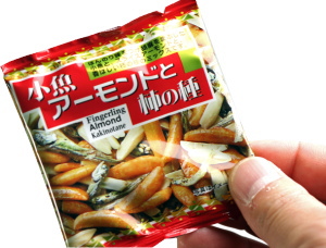 ラボ小魚アーモンドと柿の種
